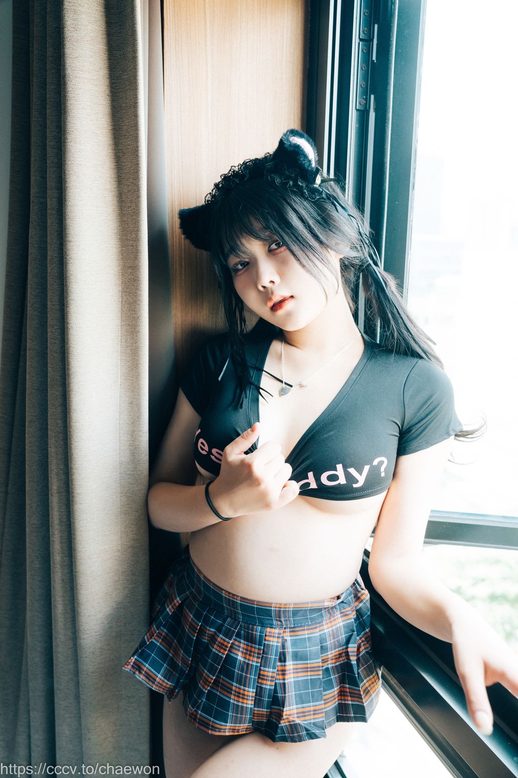 真操哭了！利哥酒店约嫖白衣兼职小妹,半个多小持续暴力输出,把妹子操得受不了疼哭了！